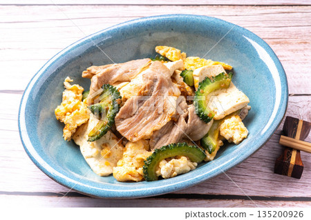 苦瓜炒(用醬油和麴菌炒製) 苦瓜炒(用醬油和麴菌炒製) 135200926