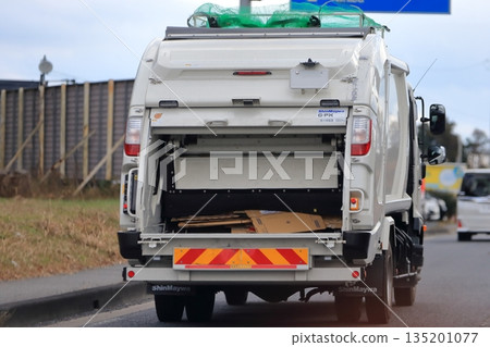 Garbage truck (garbage truck) image Garbage truck (garbage truck) image 135201077