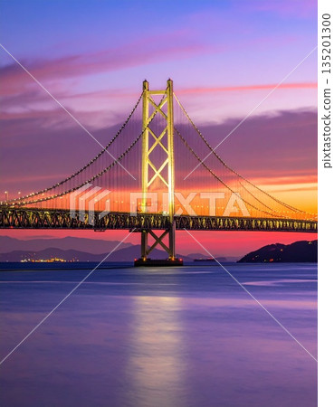 [AI-generated image] Awaji evening view with the beautiful silhouette of the Akashi Kaikyo Bridge 135201300