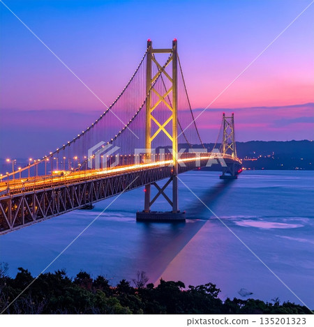 [AI-generated image] Awaji evening view with the beautiful silhouette of the Akashi Kaikyo Bridge 135201323