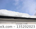 雪在屋頂上 135202023