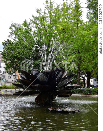東本願寺蓮花噴泉 135202709