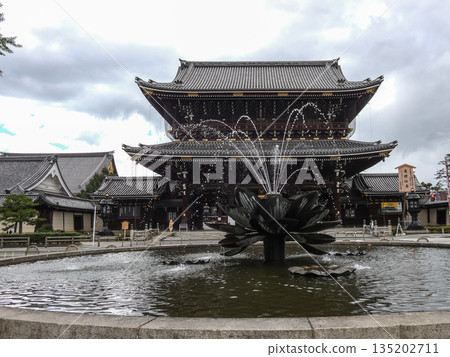 東本願寺蓮花噴泉 135202711