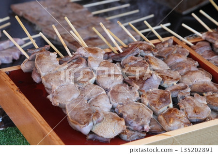 烤牛舌串 135202891