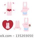 一組插畫，描繪了一隻穿著廚師服的兔子和愛心圖案。 135203050