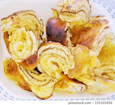 Handmade baumkuchen 135203858