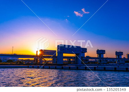 淀川大石閘的傍晚景色 135205349