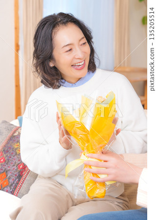 女兒送給母親禮物 135205514