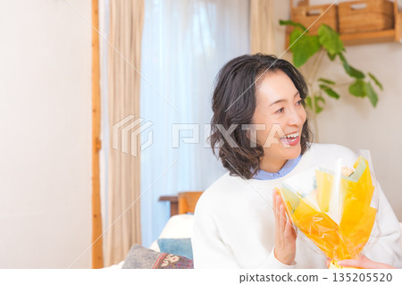 女兒送給母親禮物 135205520