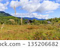 A highland lodge surrounded by golden Japanese pampas grass and the Norikura mountain range (Matsumoto City, Nagano Prefecture) 135206682