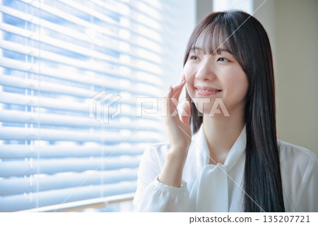 Beauty portrait of a woman in her 20s Beauty portrait of a woman in her 20s 135207721