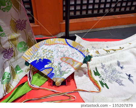 平安神宮時代祭－十二層和服配檜木扇 135207879