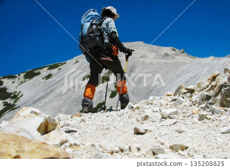 A woman climbing alone (Hakuba Yari-ga-take) A woman climbing alone (Hakuba Yari-ga-take) 135208825