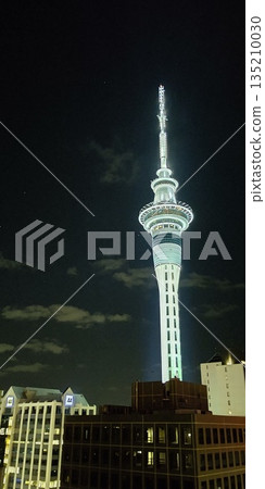 燈光璀璨的天空塔 [紐西蘭奧克蘭] 135210030