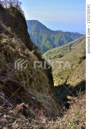 Mount Hakamakoshi seen from Mount Yobuko in the Ashitaka mountain range Mount Hakamakoshi seen from Mount Yobuko in the Ashitaka mountain range 135210241