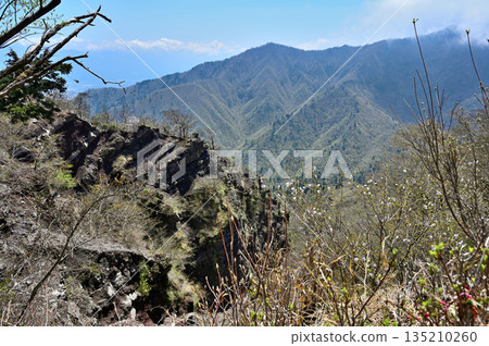 愛邕山脈的越前岳:春季從北城萩連眺望前岳 愛邕山脈的越前岳:春季從北城萩連眺望前岳 135210260