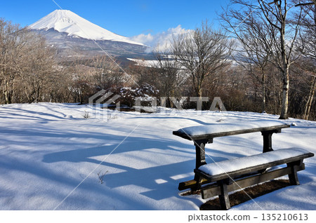Mount Fuji seen from the snow-covered mountain bench at the summit of Mount Kurodake in the Ashitaka mountain range Mount Fuji seen from the snow-covered mountain bench at the summit of Mount Kurodake in the Ashitaka mountain range 135210613