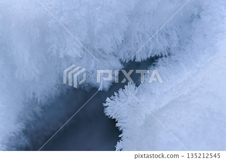 一個由冰晶在寂靜中生長的世界。 135212545