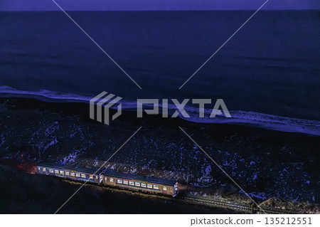 A local train running through the twilight sea | Shakubetsu Hill and Nemuro Main Line 135212551