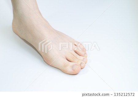 Barefoot woman's feet Barefoot woman's feet 135212572