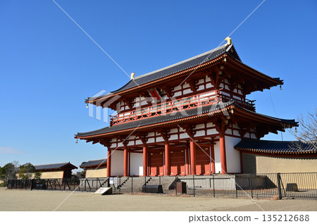 平城宮遺址國立公園的朱雀門（奈良縣奈良市） 135212688