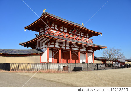 修復後的朱雀門（平城宮遺址國立公園） 135212855