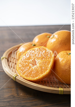 Mandarin orange Mandarin orange 135213037