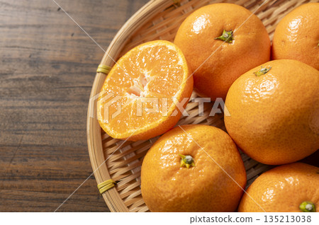 Mandarin orange  135213038