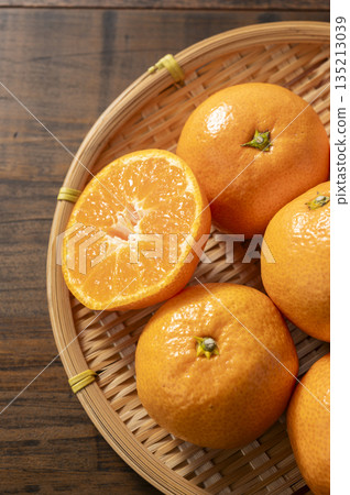 Mandarin orange  135213039