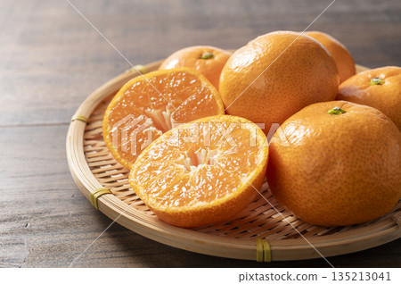 Mandarin orange  135213041