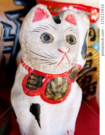 古董店販售老式招手貓 135213918