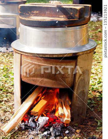戶外烹飪：用陶瓷爐煮飯 135213921