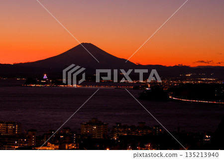 從逗子市看到的富士山日落 135213940