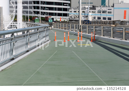 A wide walkway and a pole to prevent vehicles from entering the pedestrian entrance to Yumemai Bridge (Infrastructure, Traffic Safety, Maishima) 135214528