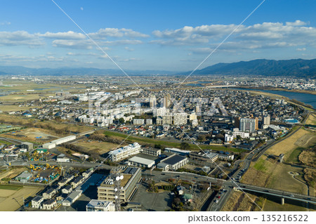 無人機拍攝的福岡縣久留米市城市景觀和住宅區鳥瞰圖 135216522