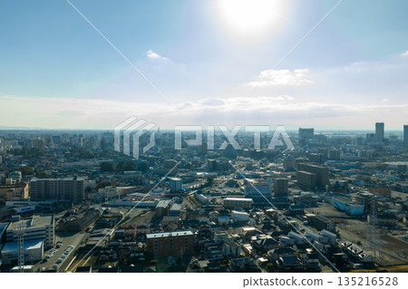 無人機拍攝的福岡縣久留米市城市景觀和住宅區鳥瞰圖 無人機拍攝的福岡縣久留米市城市景觀和住宅區鳥瞰圖 135216528