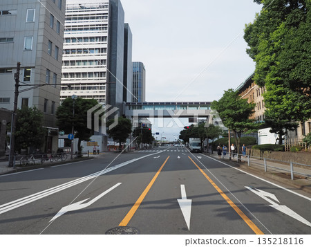 Landscape photos of roads and cityscapes in the port city of Yokohama and the Kannai area 135218116