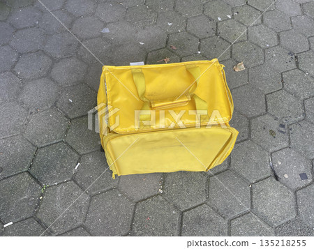 delivery thermsl bag isolated on the sidewalk. top view 135218255