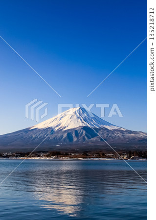 Inverted Fuji at Lake Kawaguchi and Mt. Fuji in winter_Vertical 135218712