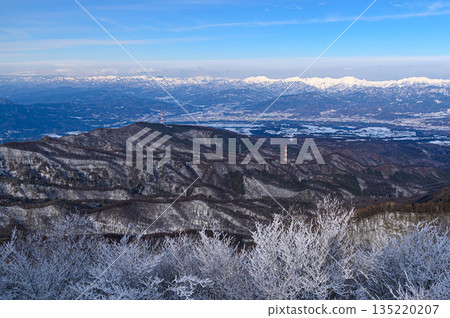 從赤城山（黑火山）眺望谷川山脈的雪景 135220207