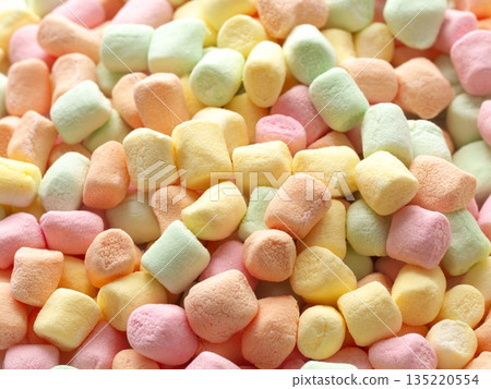 Marshmallow close-up 135220554