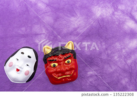 紫色和紙、阿龜面具和紅色惡魔面具——節分 紫色和紙、阿龜面具和紅色惡魔面具——節分 135222308