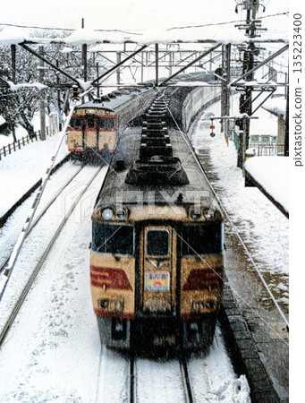 Diesel train at Genbudo Station Diesel train at Genbudo Station 135223400