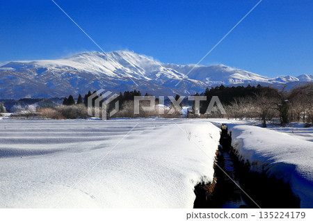 January 2026: Snowstorm at the summit of Mt. Gassan January 2026: Snowstorm at the summit of Mt. Gassan 135224179