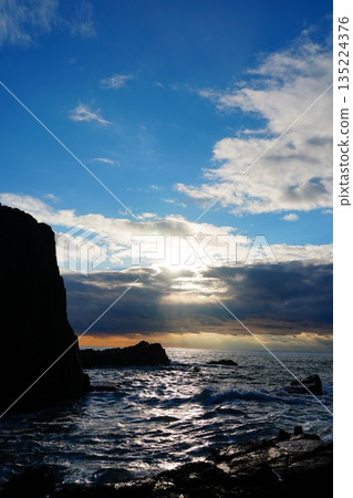 The setting sun seen from Tojinbo 135224376