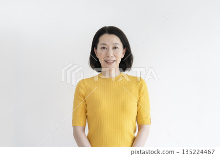Arafif woman smiling looking at the camera 135224467