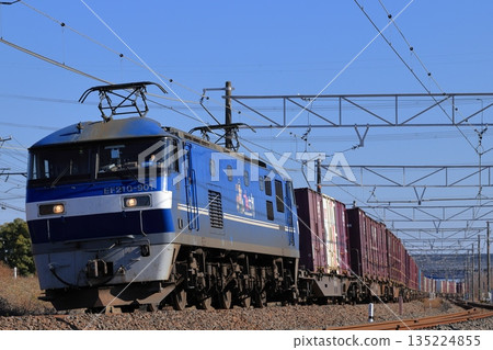 EF210 freight train running on the Tokaido Line (Shintari Line) EF210 freight train running on the Tokaido Line (Shintari Line) 135224855