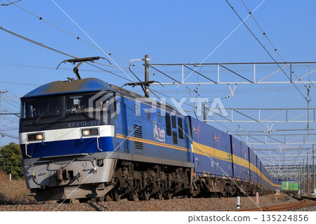 運行於東海道本線（新成線）的EF210次貨運列車 135224856