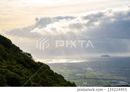 山間雲景與日落 山間雲景與日落 135224955