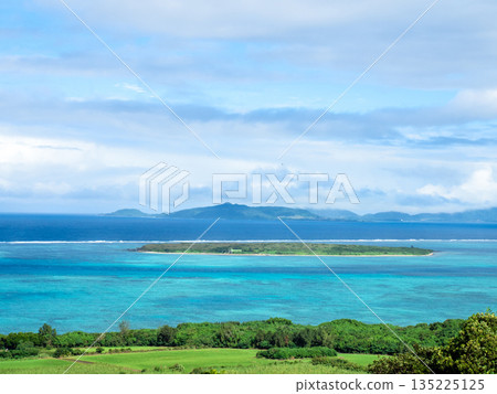 從大竹展望台看到的加山島（沖繩縣小濱島） 135225125